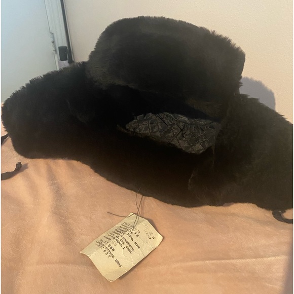 VINTAGE black faux fur cold weather hat ❄️ ⛄️ - Picture 6 of 8